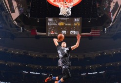 爱游戏官网首页-49人连胜延续，球迷高呼“超级碗见”——记录背后的激情与未来的无限可能