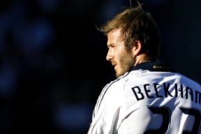 AYX GAME-76人、马刺激烈争夺季后赛席位，马刺vs76人130-132